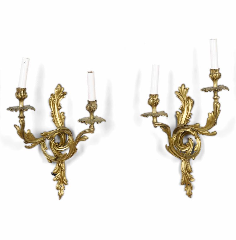 Coppia di applique in bronzo dorato in stile Luigi XV. XIX-XX secolo  - Asta Dimore Italiane - Cambi Casa d'Aste