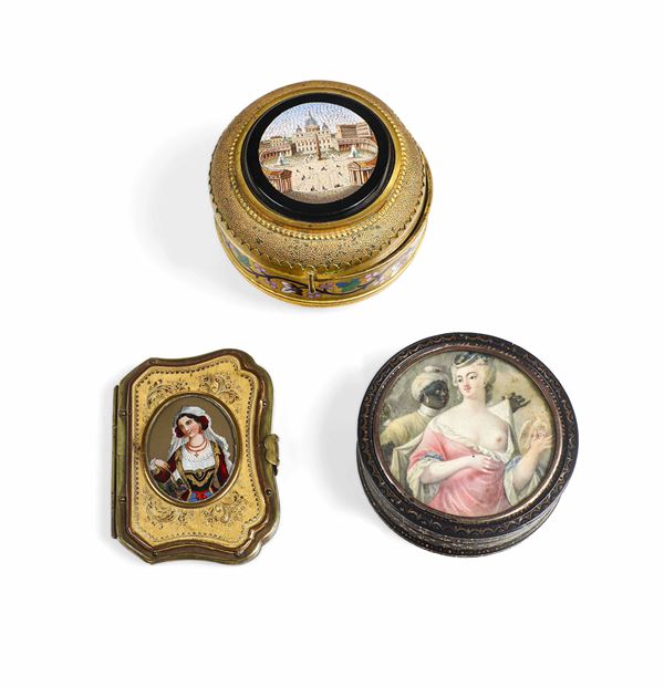 Gruppo di una scatola, un porta monete e una tabacchiera. Italia XIX secolo