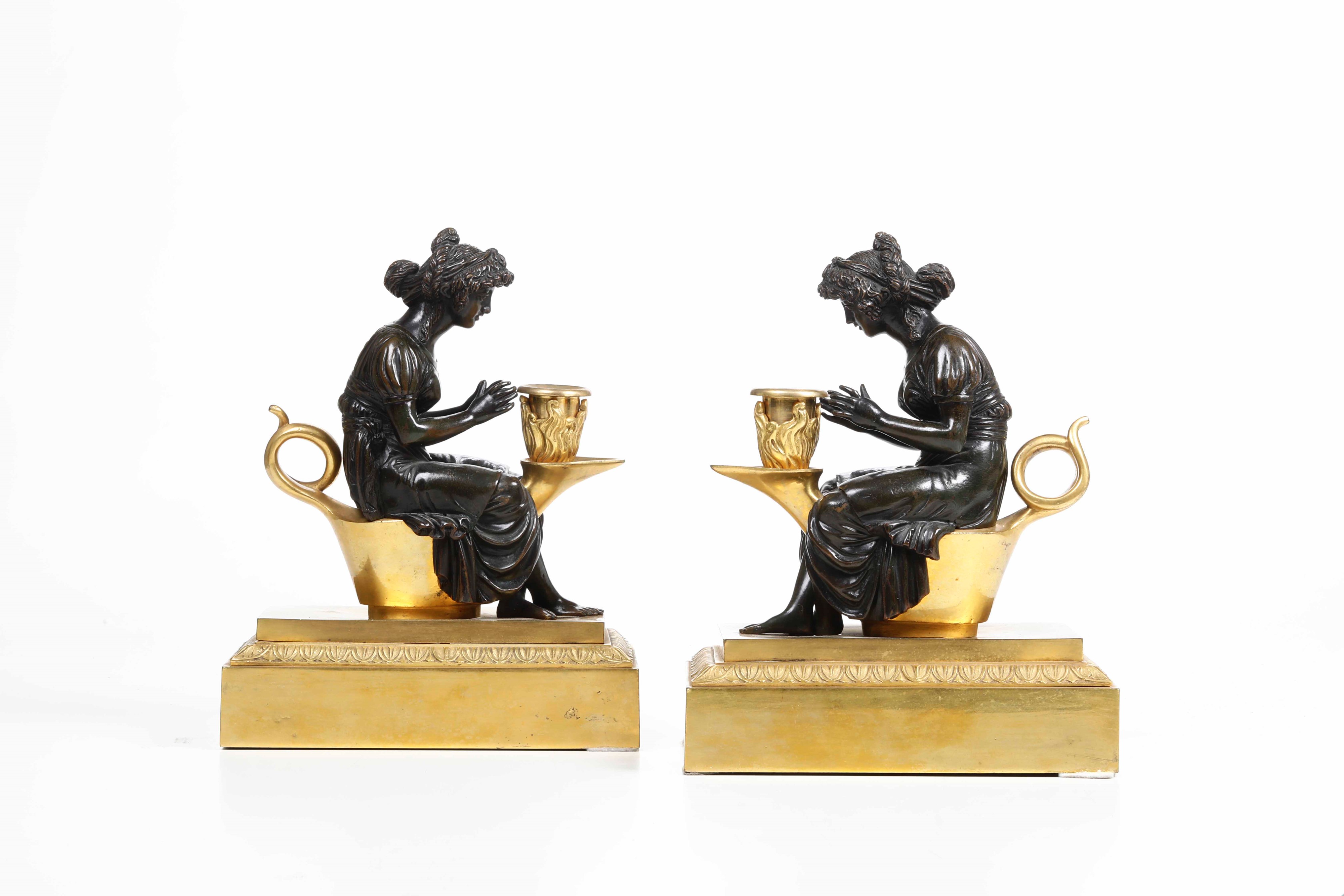 Coppia di Candelieri. Bronzo Fuso, Dorato e Patinato. Francia XIX Secolo