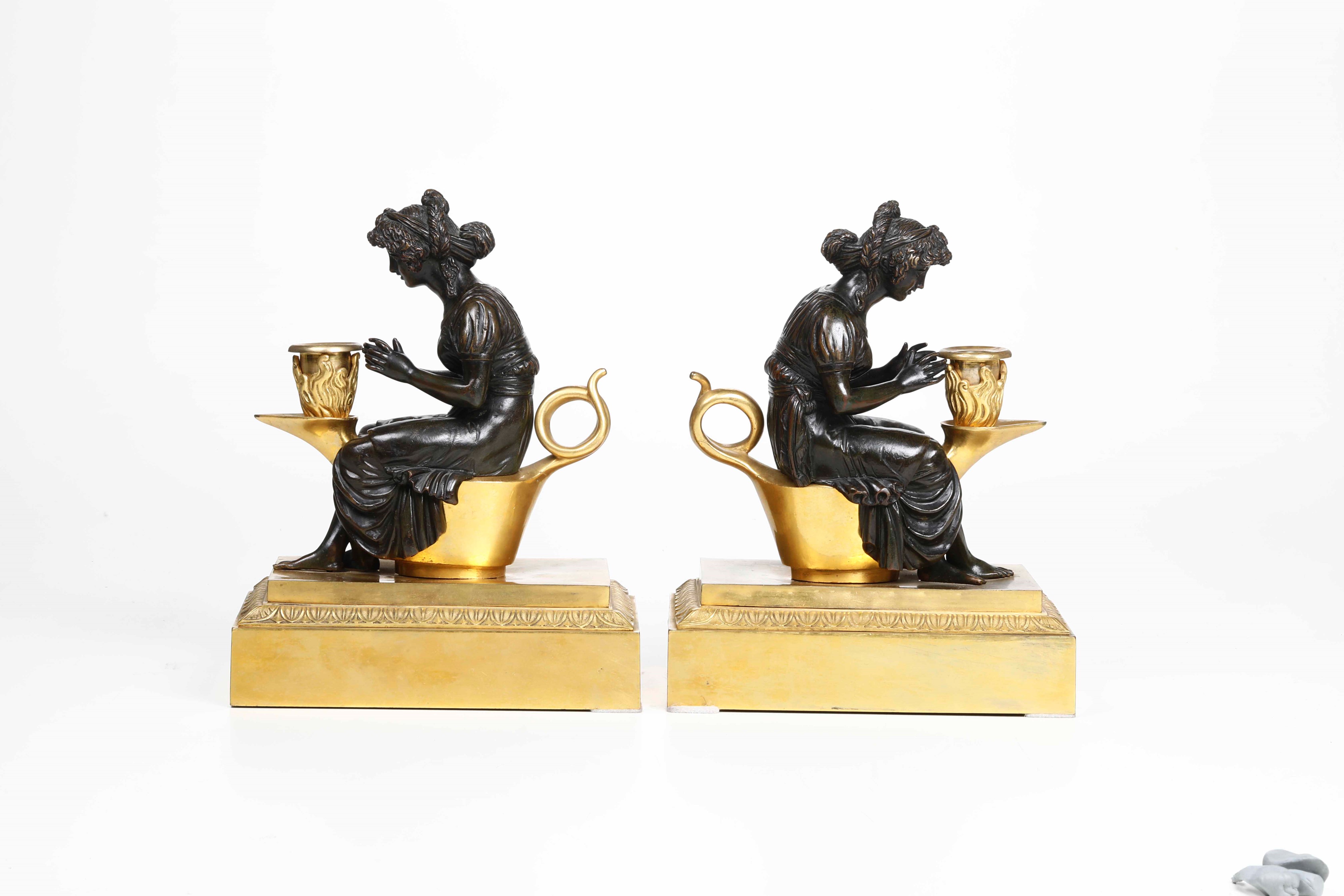 Coppia di Candelieri. Bronzo Fuso, Dorato e Patinato. Francia XIX Secolo