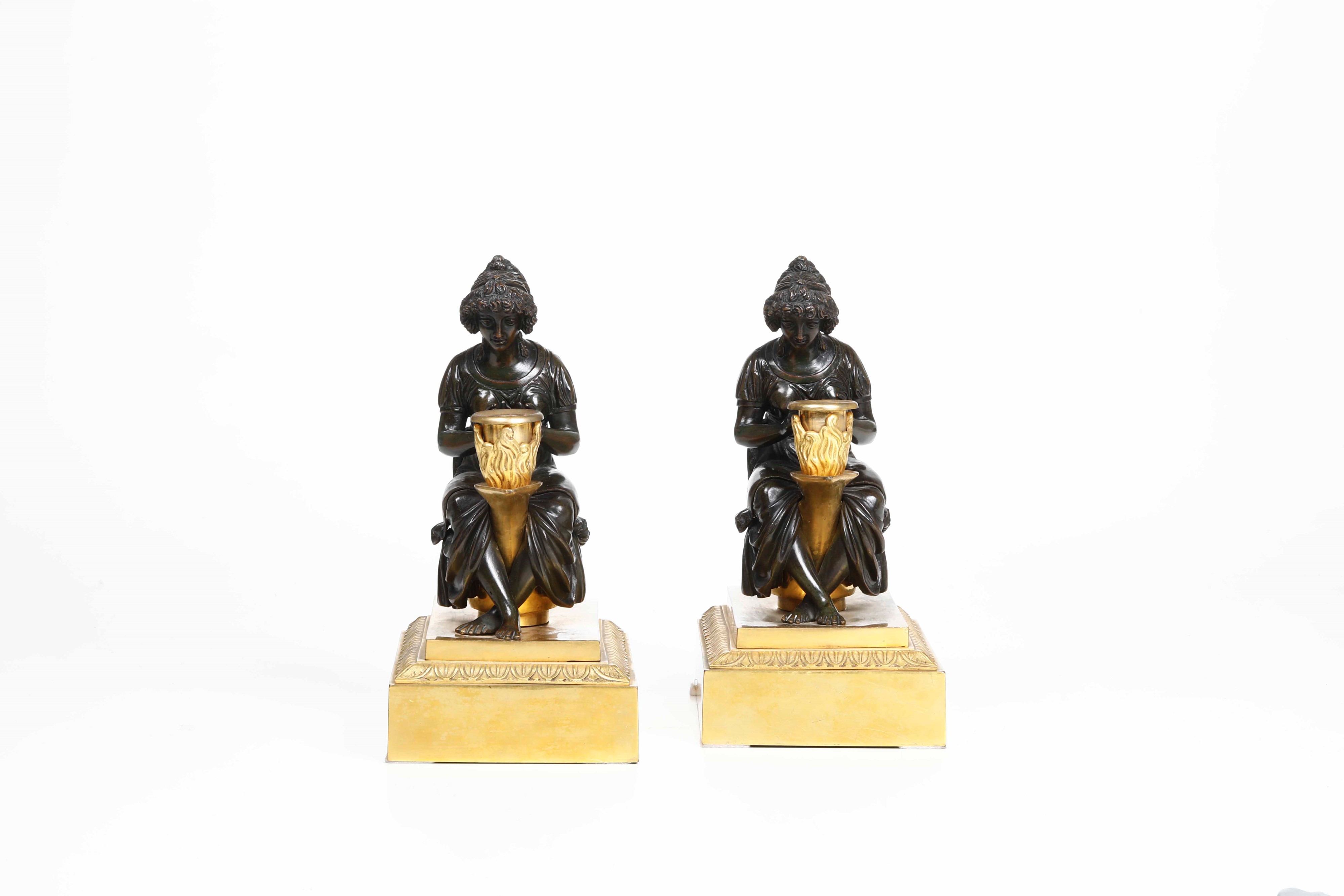 Coppia di Candelieri. Bronzo Fuso, Dorato e Patinato. Francia XIX Secolo