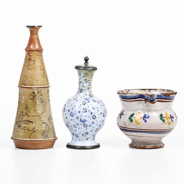 Lotto di tre maioliche.  Germania, Norimberga XVIII secolo; Italia, XIX secolo; probabilmente Francia, 1930 circa.