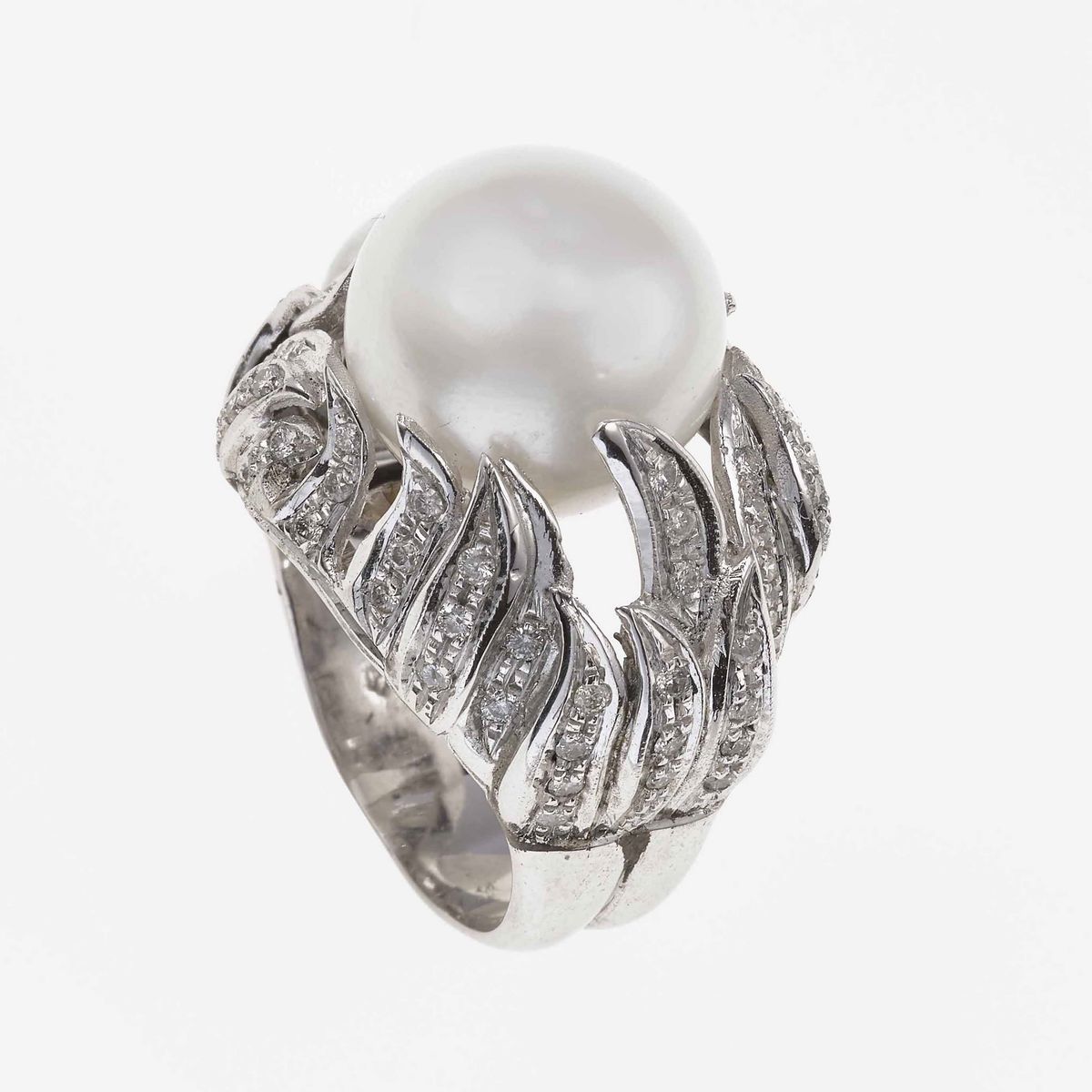 Anello con Perla Coltivata Australia e Diamanti