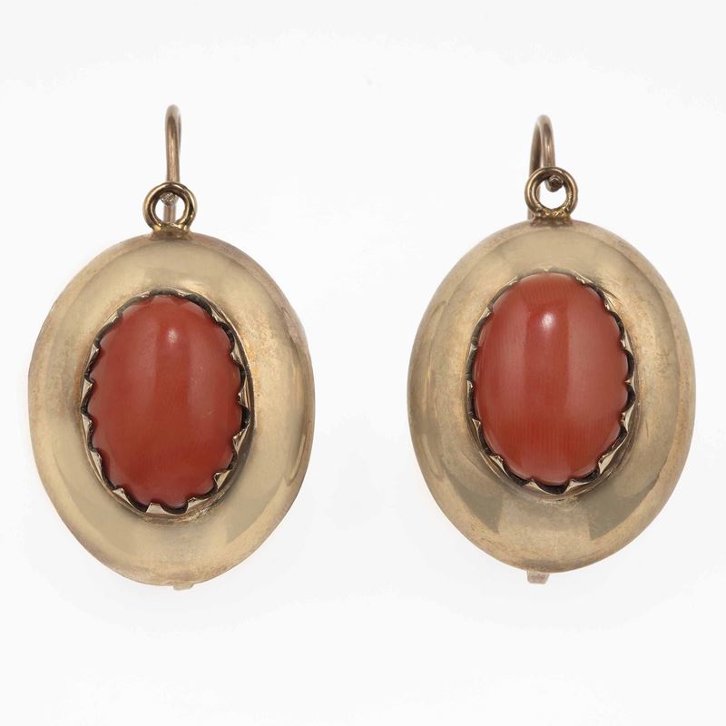 Pair of coral ad low karat gold earrings  - Auction Fine Jewels - Cambi Casa d'Aste