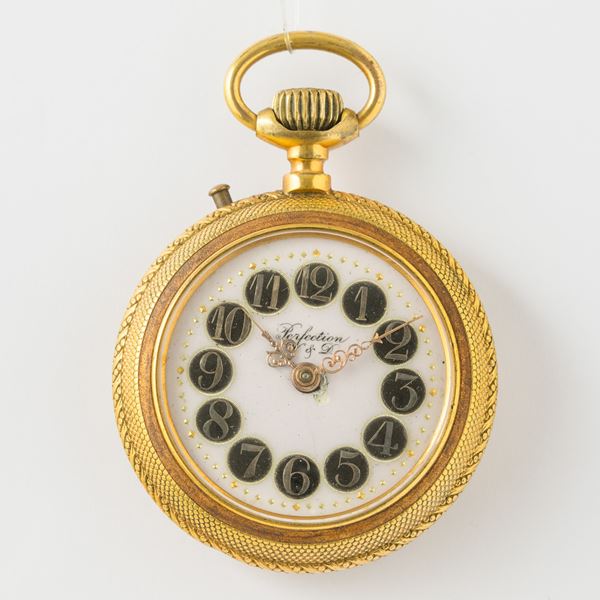 Perfection: orologio da tasca, System Roskopf, cassa  in metallo dorato con smalto al retro,  movimento con scappamento tipo Roskopf, quadrante in smalto bianco, 55 mm