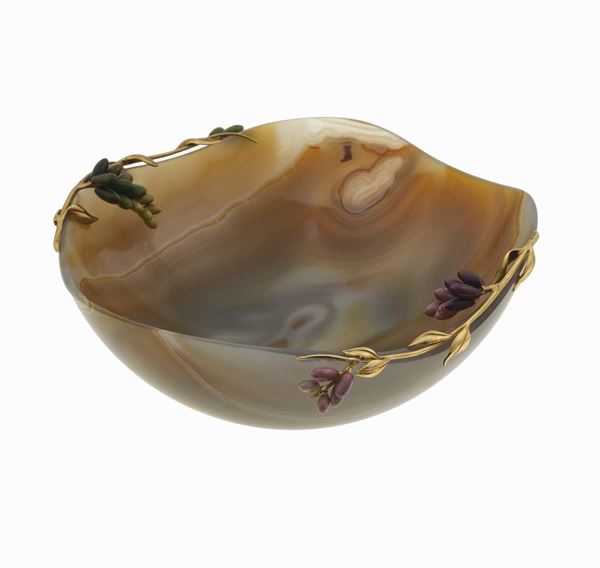 Agate, gold and enamel cup