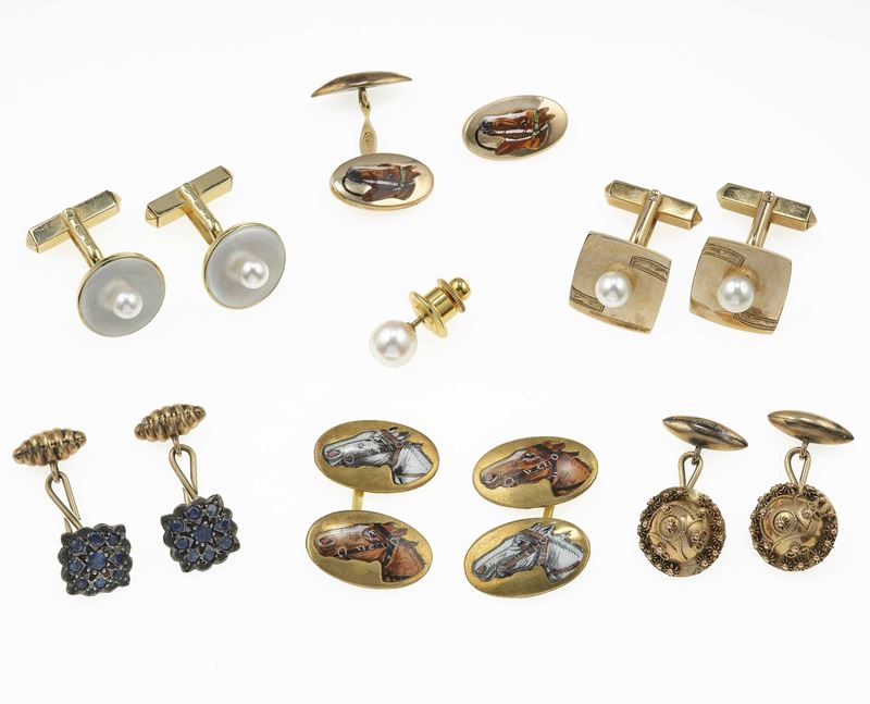 Six pairs of gold, low karat gold and golden metal cufflinks  - Auction Fine Jewels - Cambi Casa d'Aste