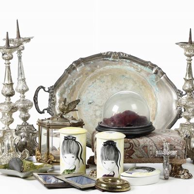 Vassoio in Metallo, Tre Candelieri Argentati, Ceramiche e Altro