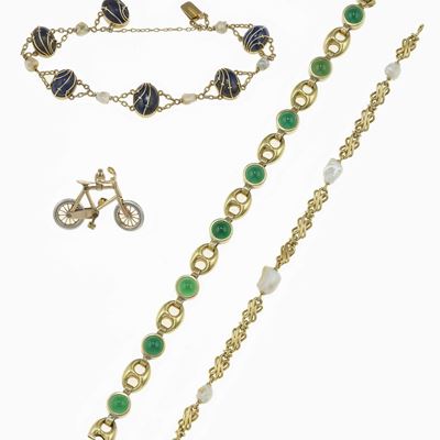 Lotto Composto da Tre Bracciali ed un Pendente “bicicletta” con Calcedonio, Perle e Lapislazzuli