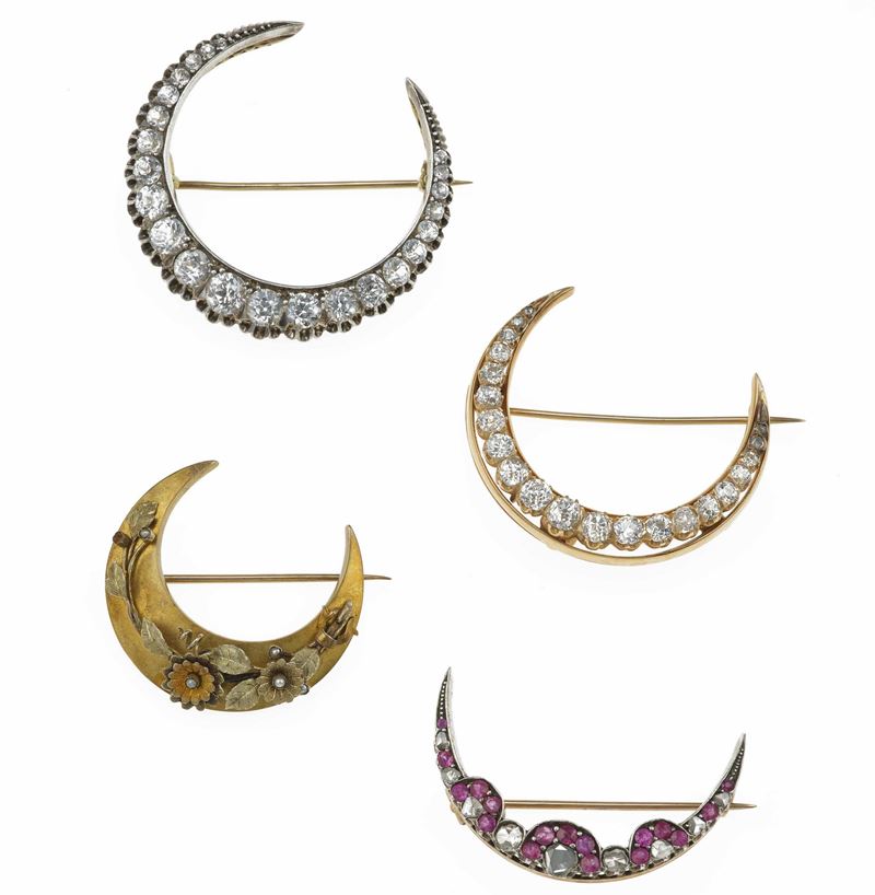 Four "half moon" brooches  - Auction Fine Jewels - Cambi Casa d'Aste
