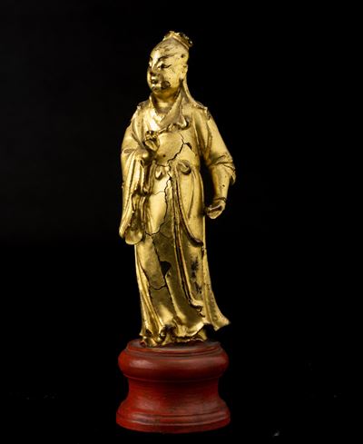 Figura di Dignitario in Bronzo Dorato, Cina, Dinastia Qing, Epoca Qianlong (1736-1796)
