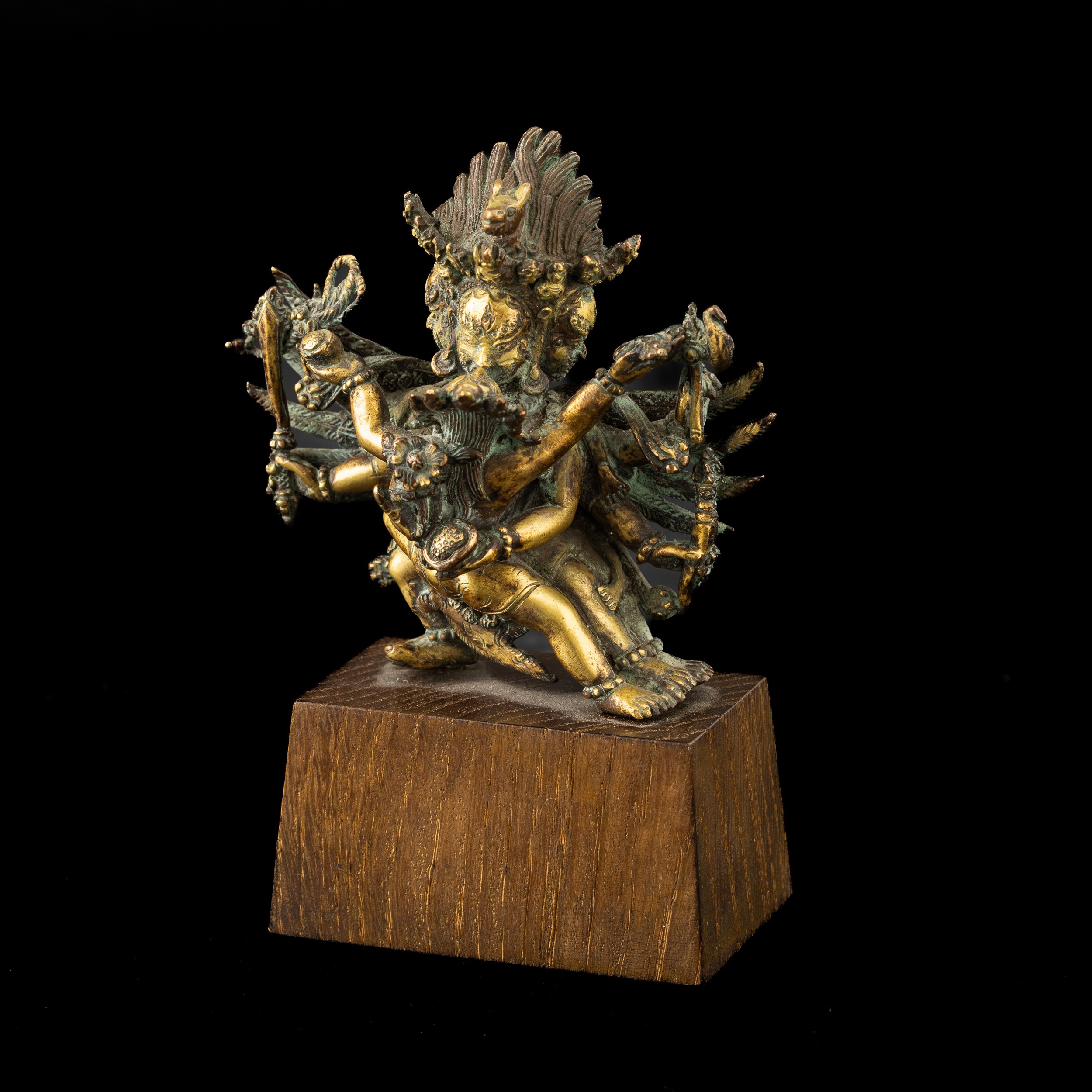 Figura di Mahakala in Yab-yum in Bronzo Dorato, Tibet, XVII Secolo