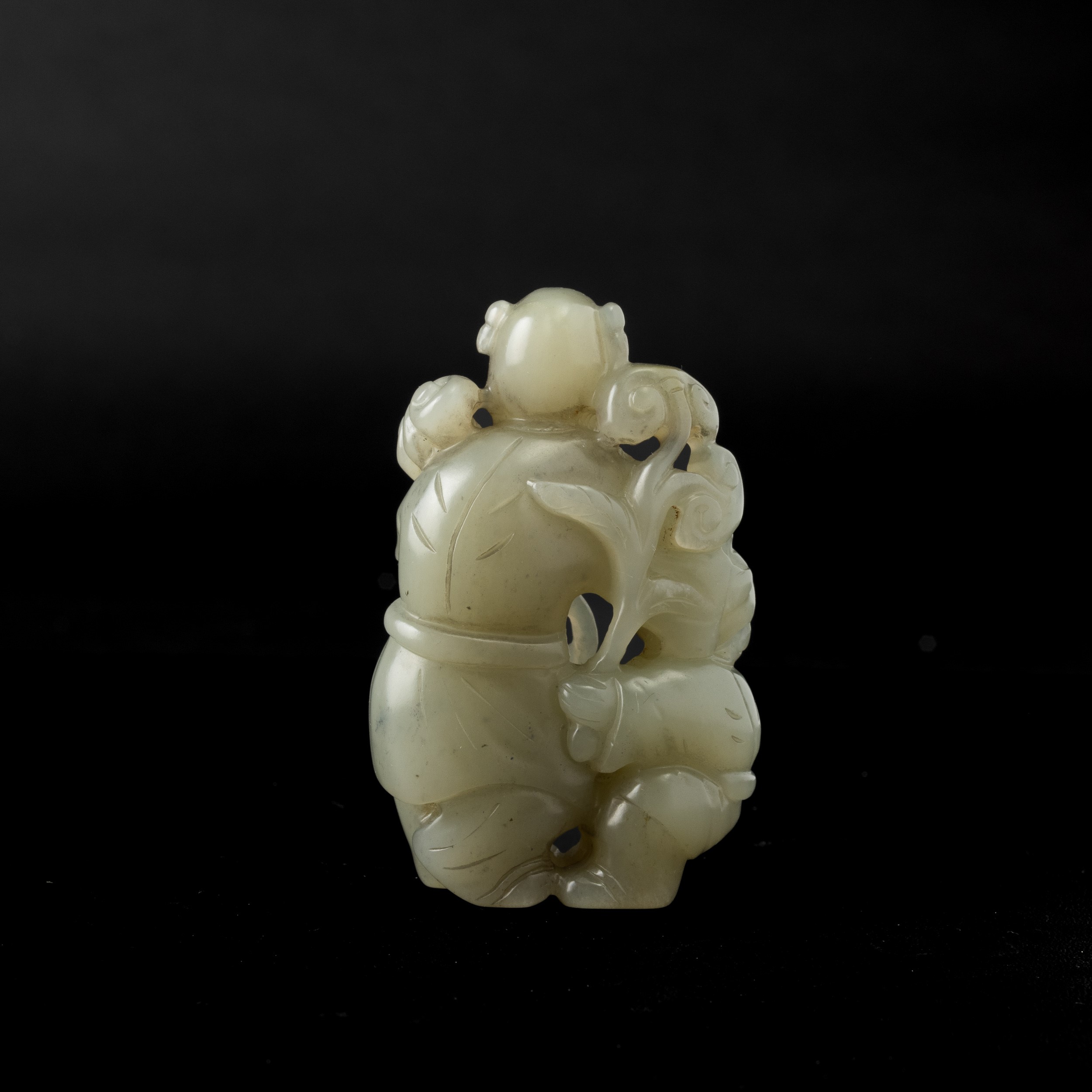 Gruppo Scolpito in Giada Celadon Raffigurante Saggio con Fanciullo, Cina, Dinastia Qing, XIX Seco...