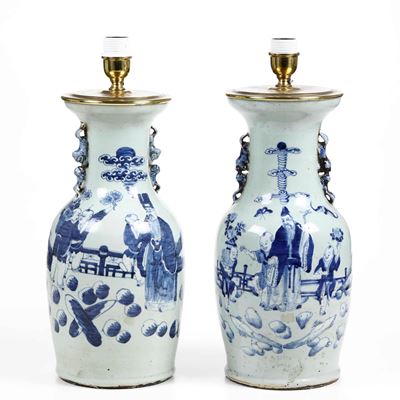 Coppia Vasi in Porcellana Montati a Lampada. Cina XX Secolo