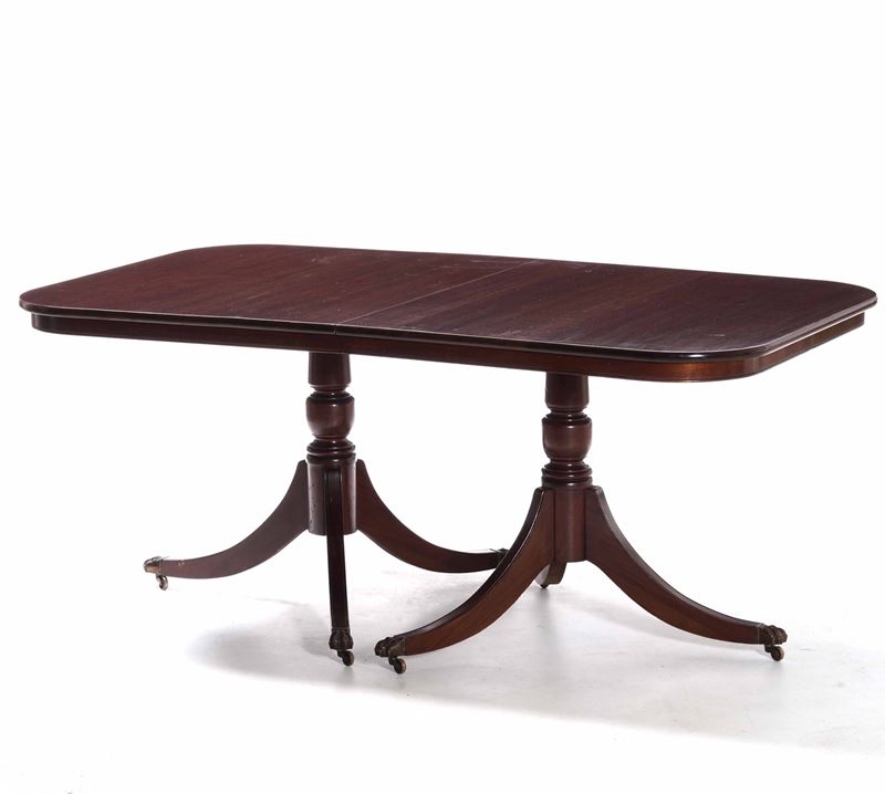 Tavolo allungabile lastronato in mogano. Inghilterra, XIX secolo  - Auction Antique April - Cambi Casa d'Aste