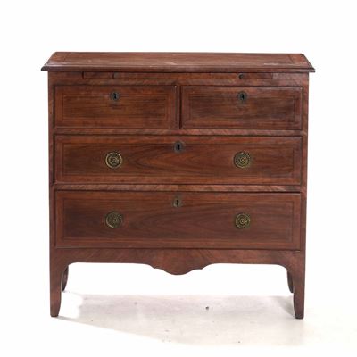 Comò in Legno a Quattro Cassetti. XX Secolo