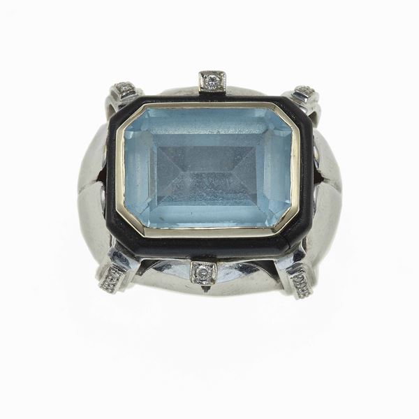 Anello con topazio azzurro, smalto e piccoli diamanti