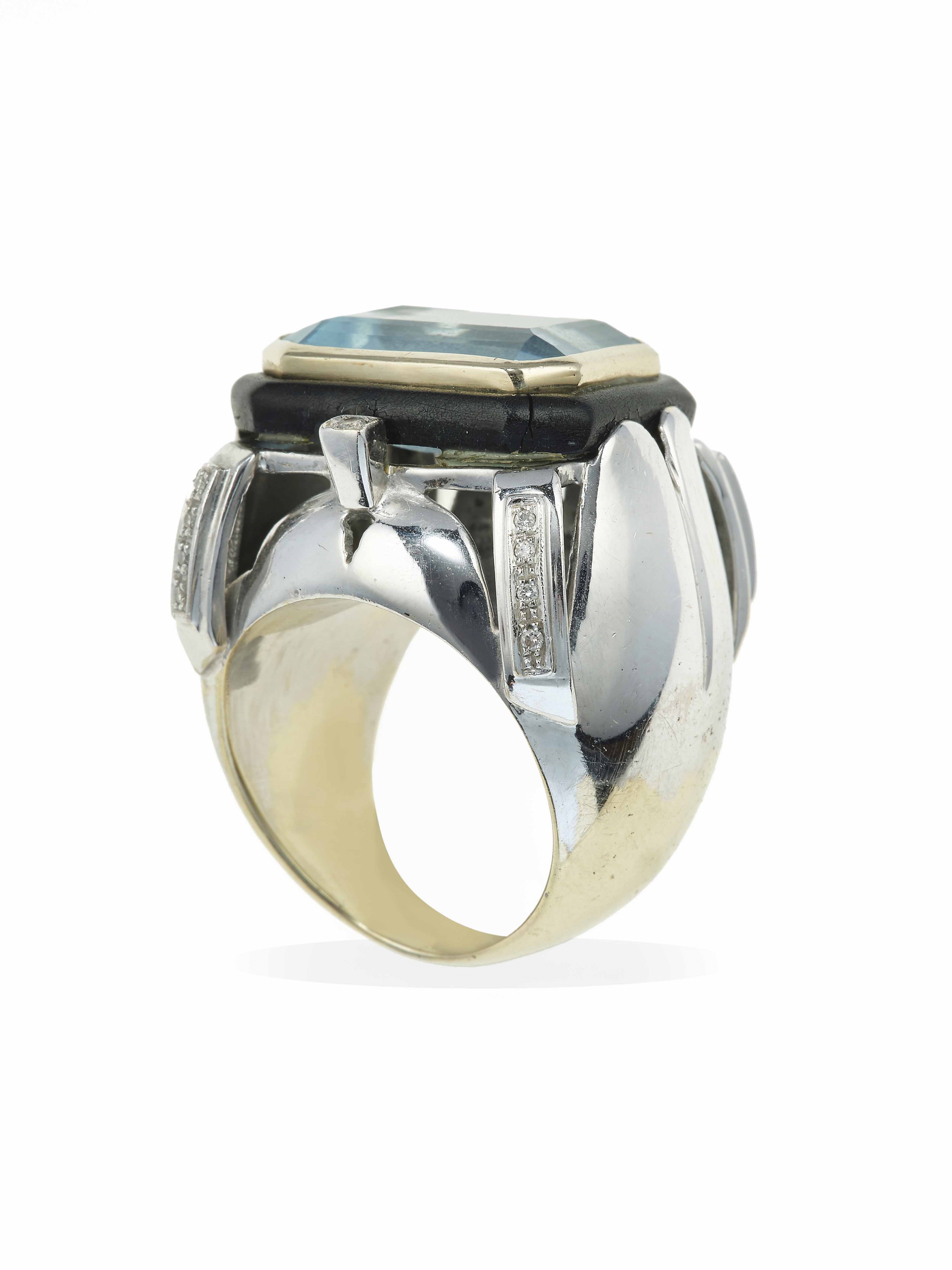 Anello con Topazio Azzurro, Smalto e Piccoli Diamanti