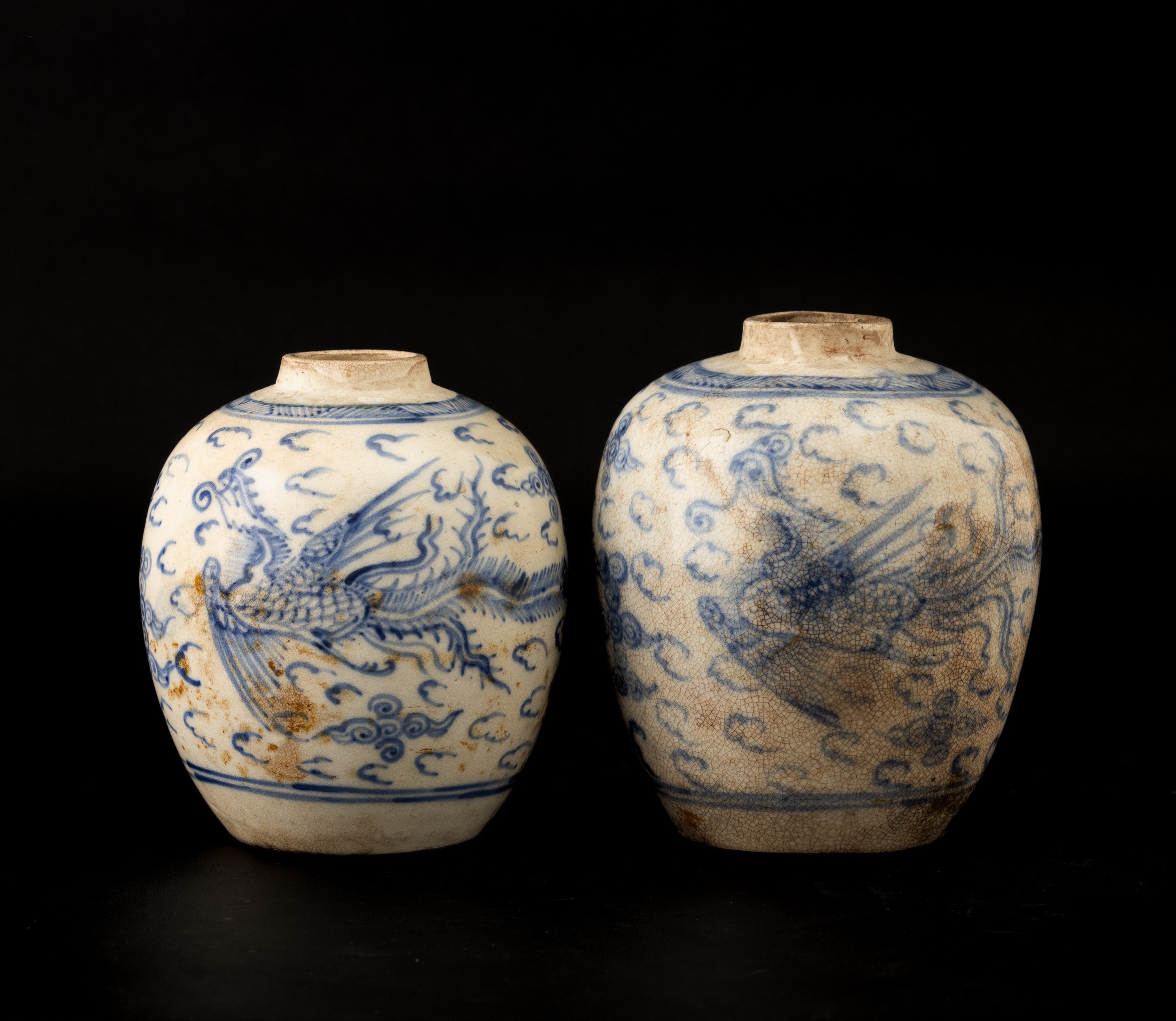 Coppia di potiches, porcellana bianca e blu con figure di fenici, Cina, Dinastia Qing, XIX secolo