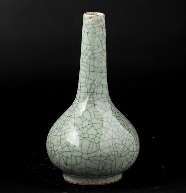 Vaso a bottiglia in porcellana Guan color Celadon, Cina, Dinastia Qing, XIX secolo