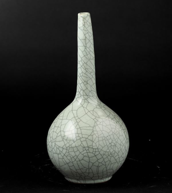 A Guan porcelain bottle vase, China, 1800s