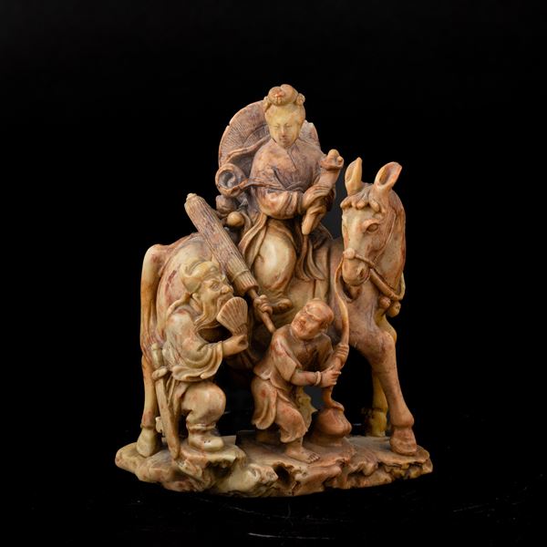 Gruppo scolpito in saponaria con figura di cavaliere, Cina, Repubblica, XX secolo