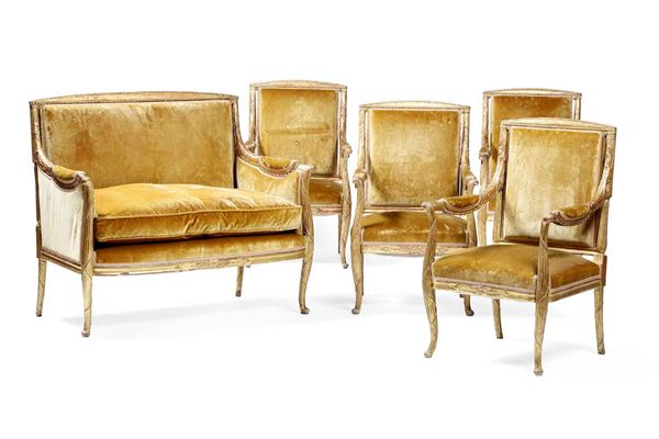 Salotto composto da quattro poltrone e un divano in legno intagliato e dorato. Francia XVIII-XIX secolo 