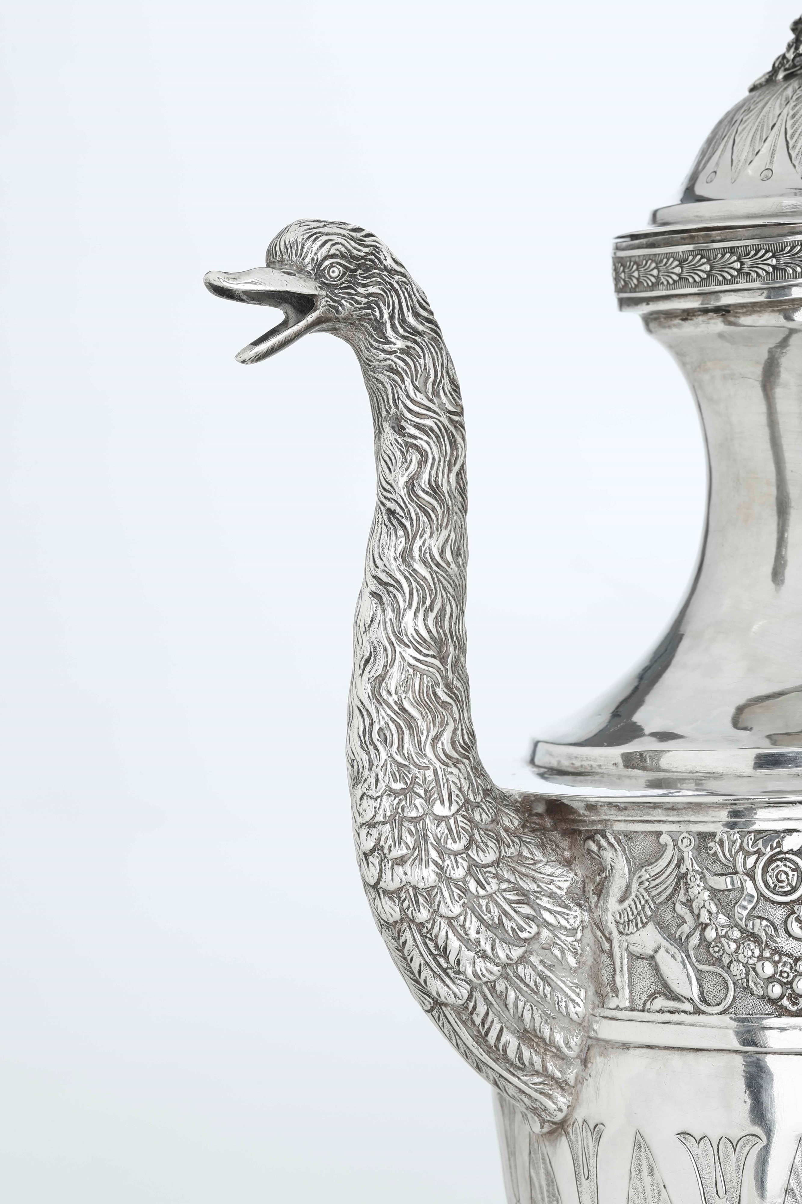 Grande Caffettiera. Argento Fuso, Sbalzato e Cesellato. Arte Neoclassica Romana, Prima Metà del X...
