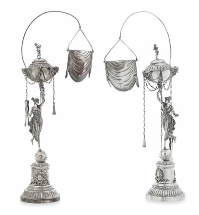 Rara Coppia di Lucerne. Argento Fuso, Sbalzato e Cesellato. Arte Neoclassica Romana, Prima Metà d...