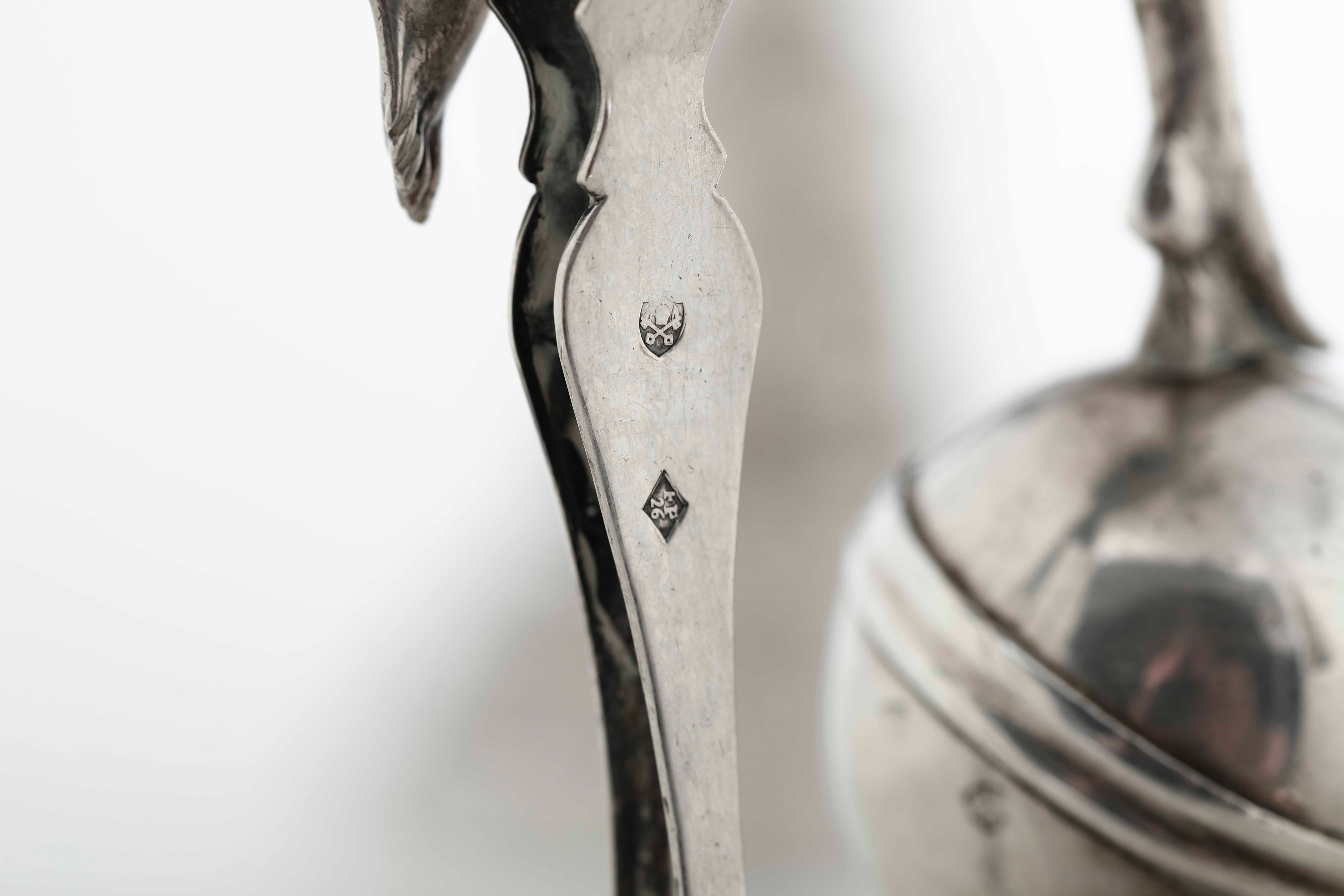 Rara Coppia di Lucerne. Argento Fuso, Sbalzato e Cesellato. Arte Neoclassica Romana, Prima Metà d...