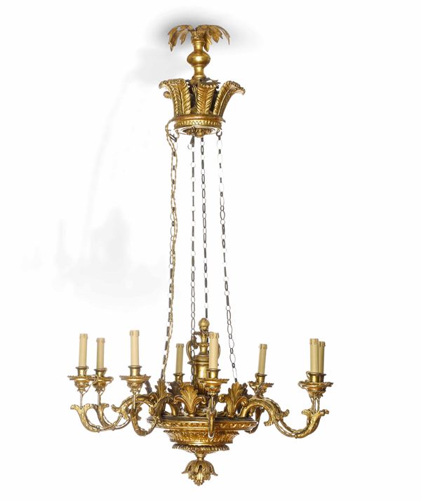 Lampadario a otto luci in legno intagliato e dorato. Francia,  XVIII-XIX secolo