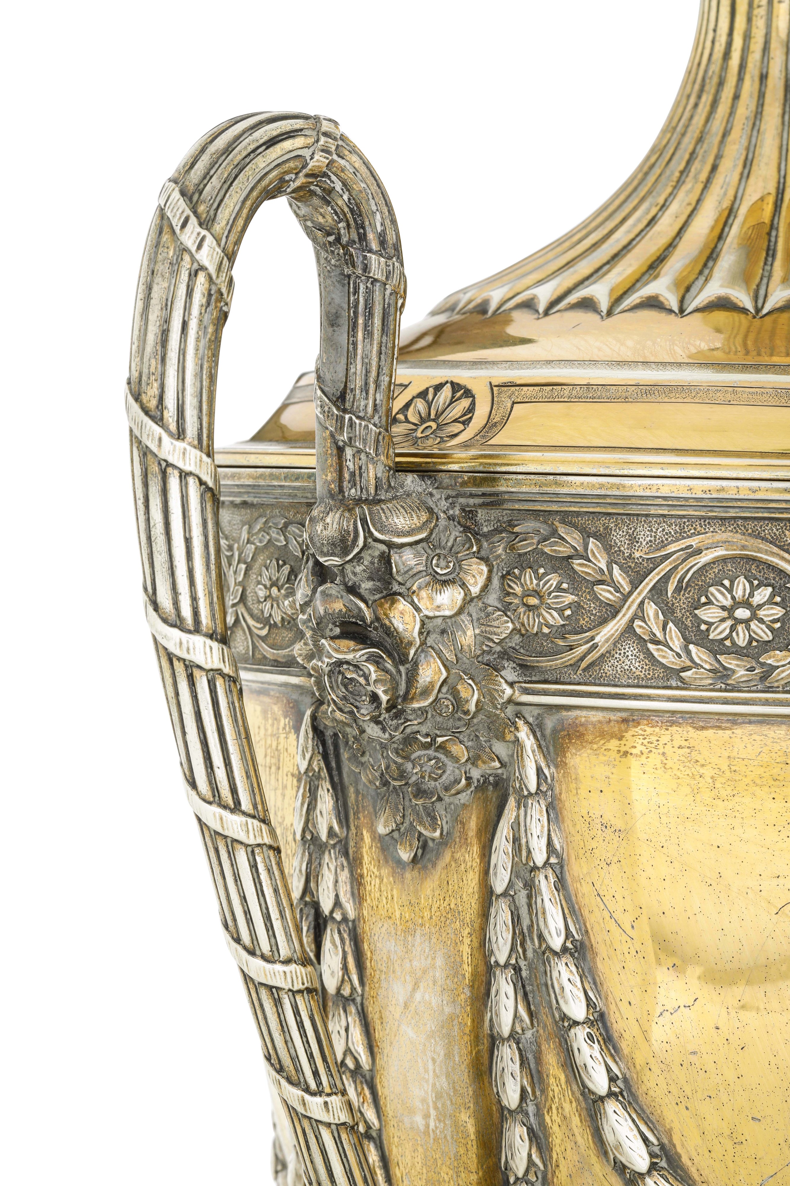 Grande Coppa Biansata. Argento Fuso, Sbalzato, Cesellato e Dorato. Londra 1896, Argentiere Bernar...