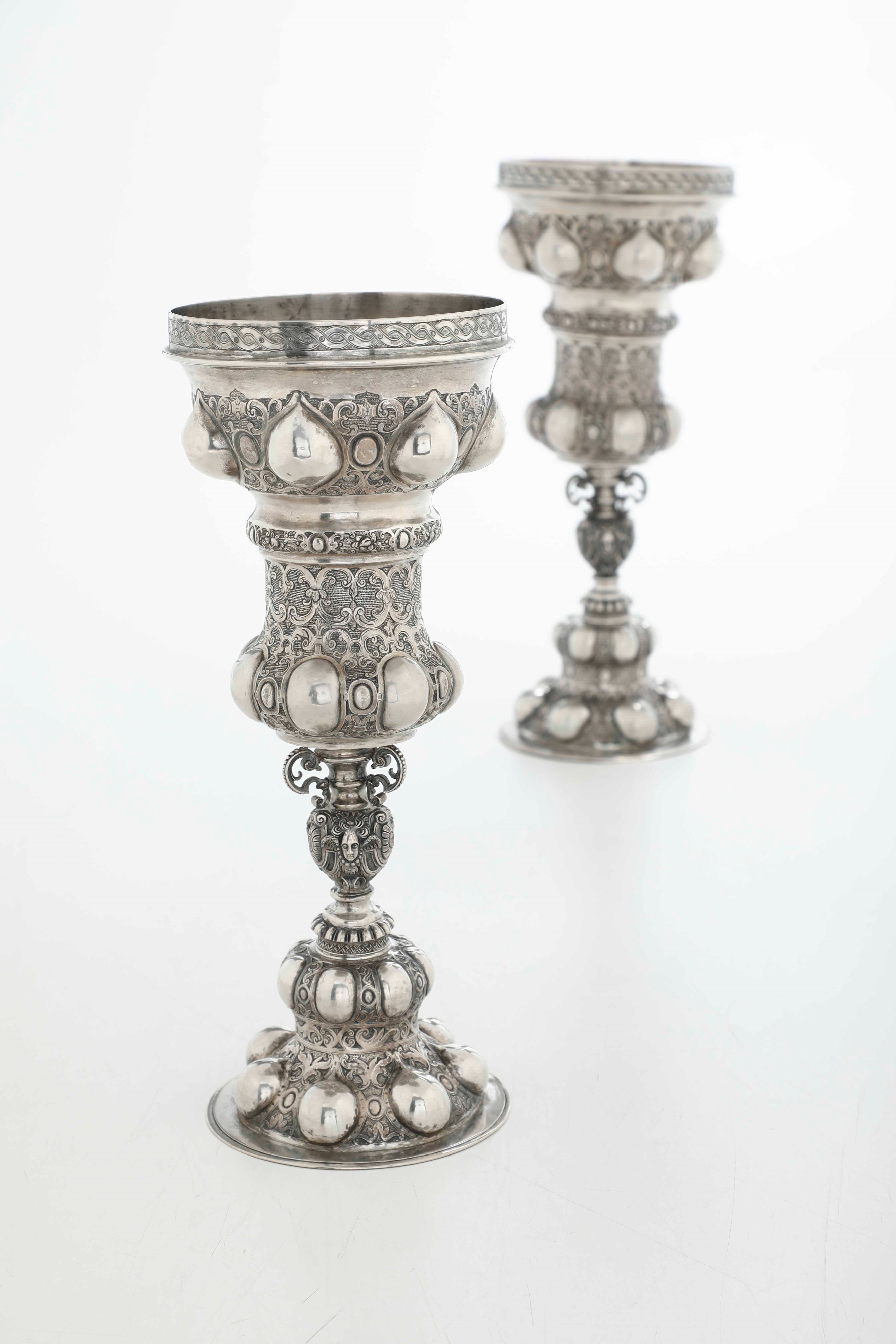 Coppia di coppe, argento fuso, sbalzato e cesellato (Augsburg probabile, XVIII secolo)