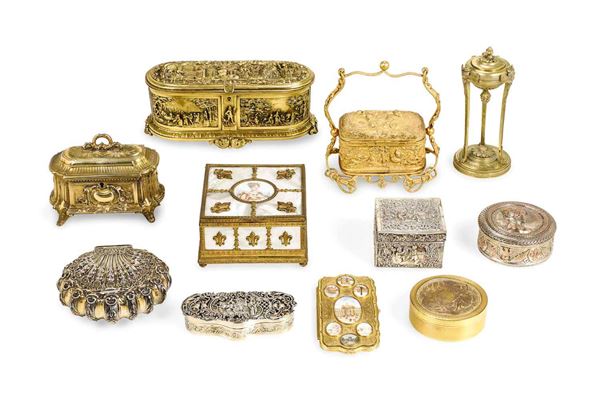 Gruppo di object de vertù. Varie manifatture e materiali del XIX-XX secolo