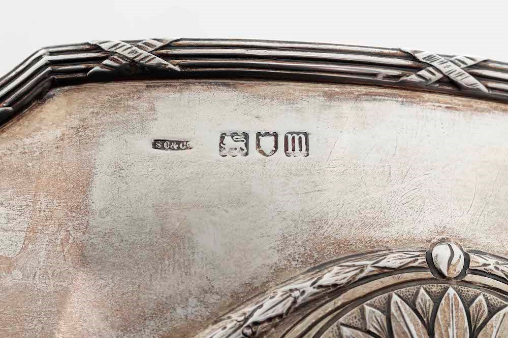 Bowl. Argento Fuso, Sbalzato e Cesellato. Londra 1907. Argentiere Sc & Co (non Identificato)