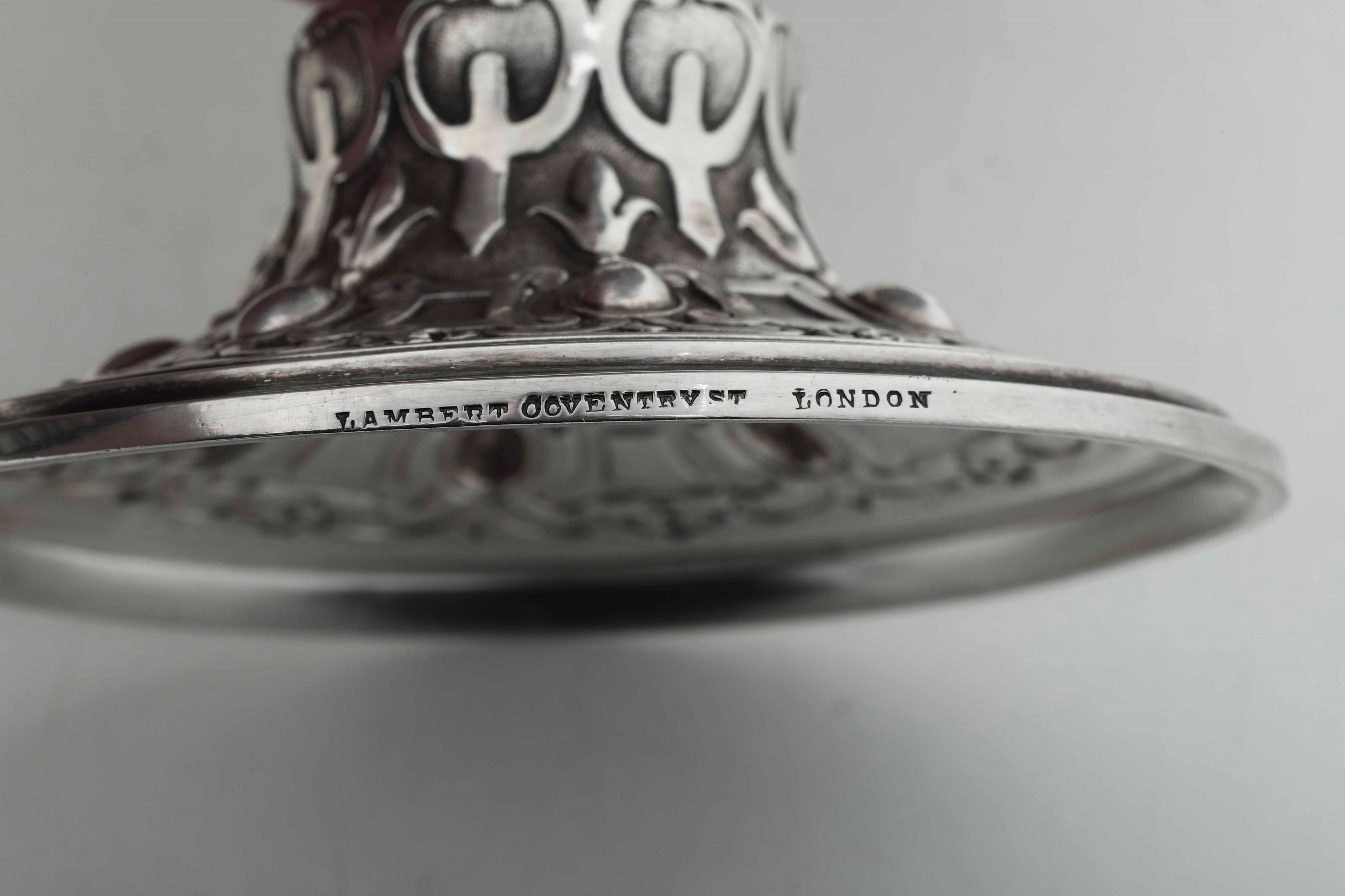 George Fox, Tazza in argento fuso traforato e cesellato (Londra, 1873)