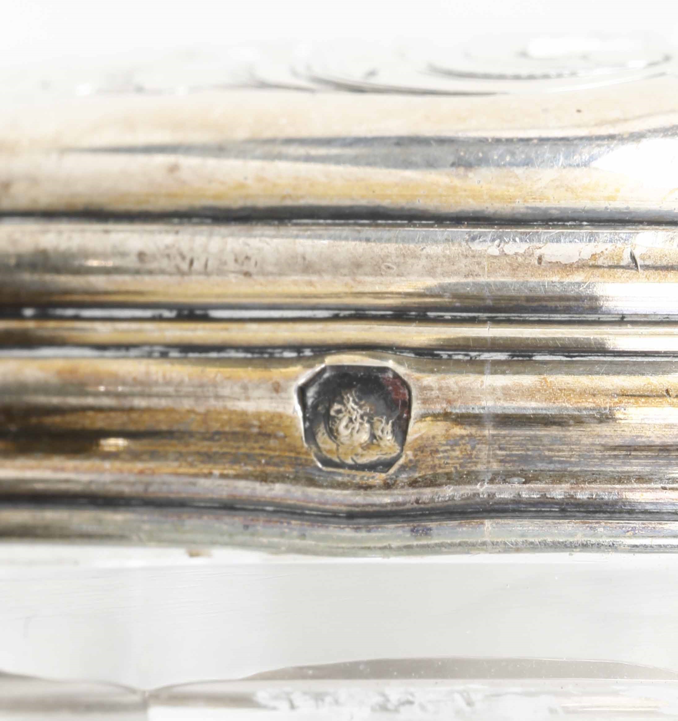 Francia, Necessaire da viaggio, custodia in legno con finimenti in ottone cesellato e marchio per...