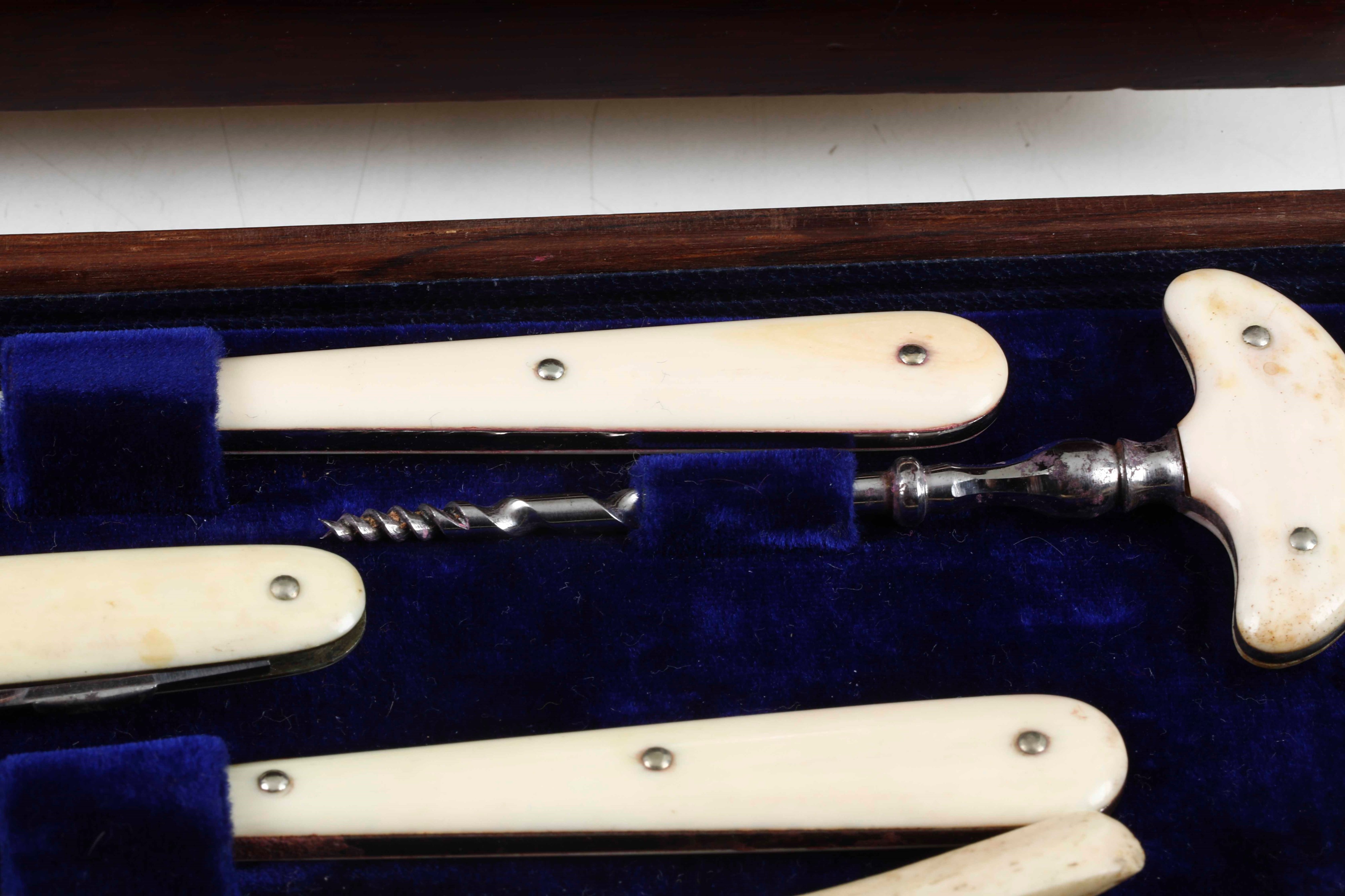Francia, Necessaire da viaggio, custodia in legno con finimenti in ottone cesellato e marchio per...