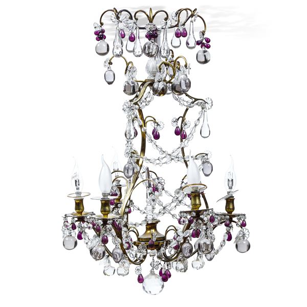 Lampadario a sei luci in metallo e vetri incolori e vetri colorati. XIX-XX secolo