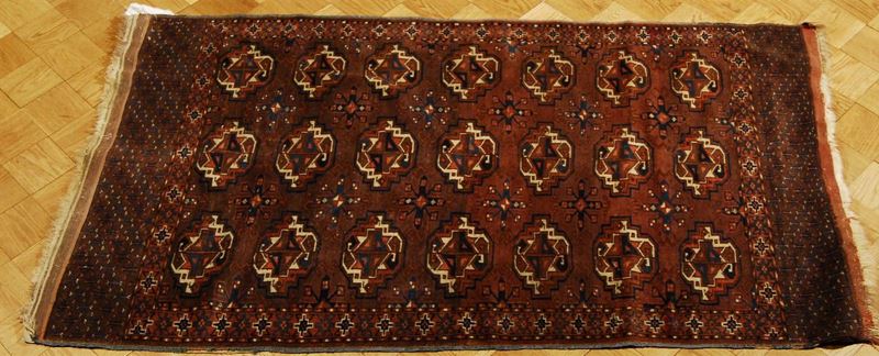 Tappeto Turkmeno, fine XIX inizio XX secolo  - Auction Old Paintings and Furnitures - Cambi Casa d'Aste