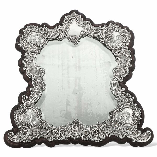 Specchio sagomato da tavolo. Legno con cornice in argento. Birmingham 1906, argentiere H. Matthews