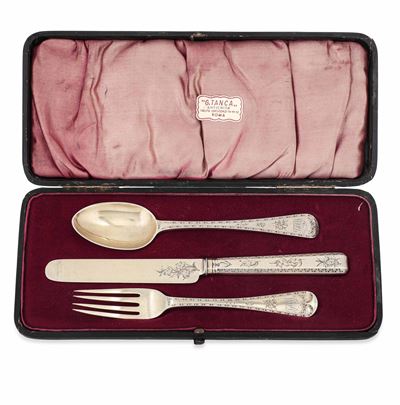 Set di Tre Posate. Argento Fuso, Cesellato e Dorato. Londra 1863. Argentiere Francis Higgins II