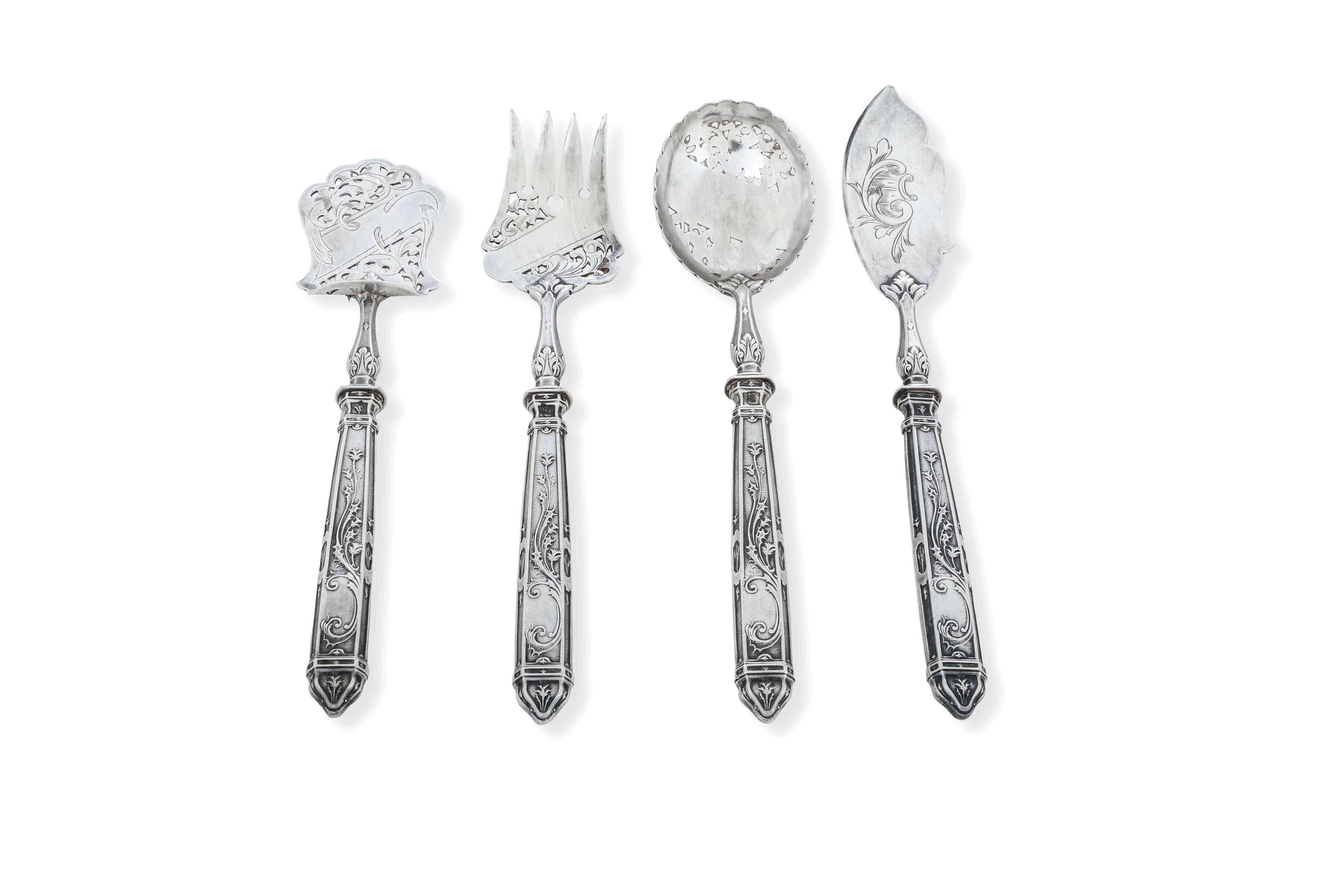 Set di Quattro Posate da Portata. Argento Fuso, Traforato e Cesellato Francia Inizio XX Secolo