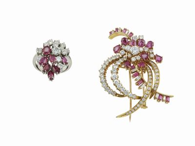 Montatura in oro giallo e bianco 750/1000, anello e spilla con diamanti e rubini
