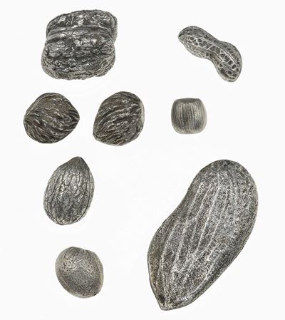 M. Buccellati, Lotto di frutta secca in argento 800 (otto oggetti)