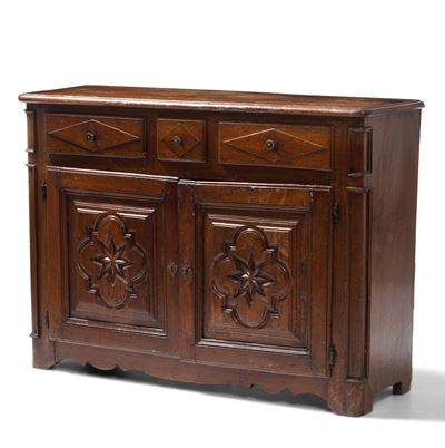Credenza Pannellata in Noce. XVII-XVIII Secolo