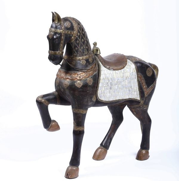 Cavallo in legno dipinto. India XX secolo
