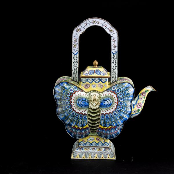 An enamel teapot, China, Qing Dynasty