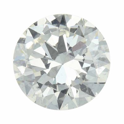 Diamante, taglio brillante (ct 5,17), colore O–P, caratteristiche interne SI1; fluorescenza UV de...