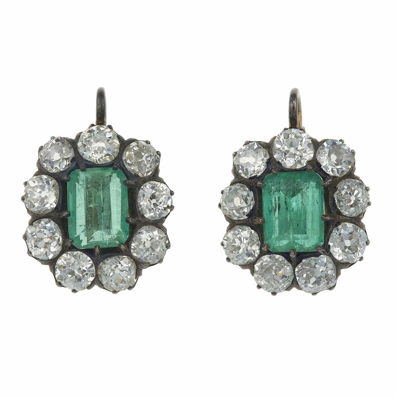 Pair of emerald and diamond cluster earrings  - Auction Fine Jewels - Cambi Casa d'Aste